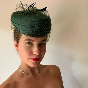 1930’s Emerald Green Silk Pillbox Hat 🥂